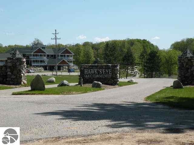 197 Hawks Eye Dr, Bellaire, MI 49615