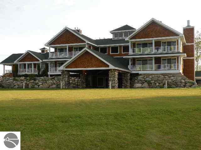 197 Hawks Eye Dr, Bellaire, MI 49615