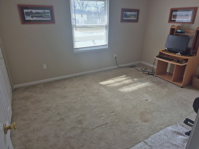 29352 Medburn Ct, Farmington Hills, MI 48336 - carpeted living room featuring baseboards