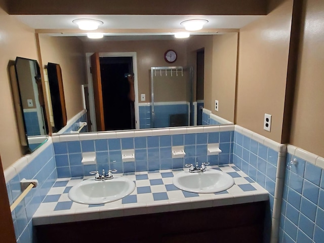 bathroom with vanity and tasteful backsplash