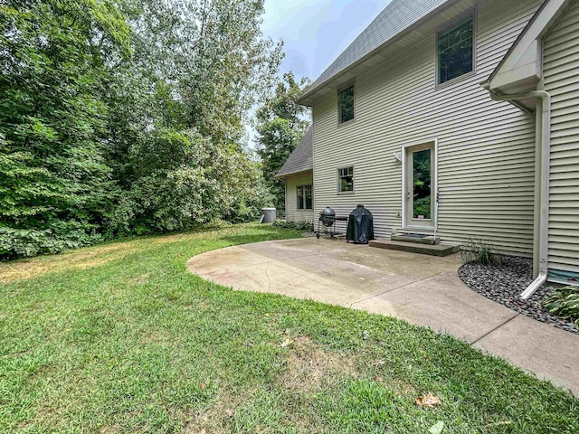 view of yard with a patio area