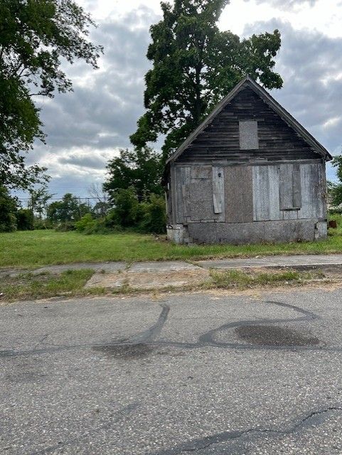 9259 Holmur St, Detroit, MI 48204 - view of side of home featuring a barn and an outdoor structure