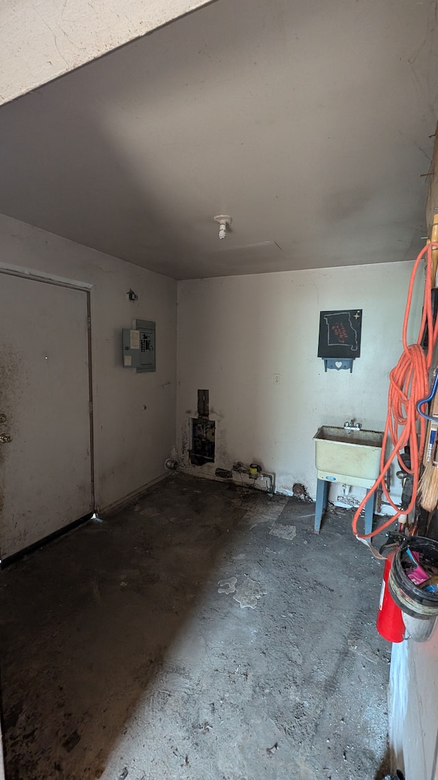 14025 Dacosta St, Detroit, MI 48223 - garage with electric panel