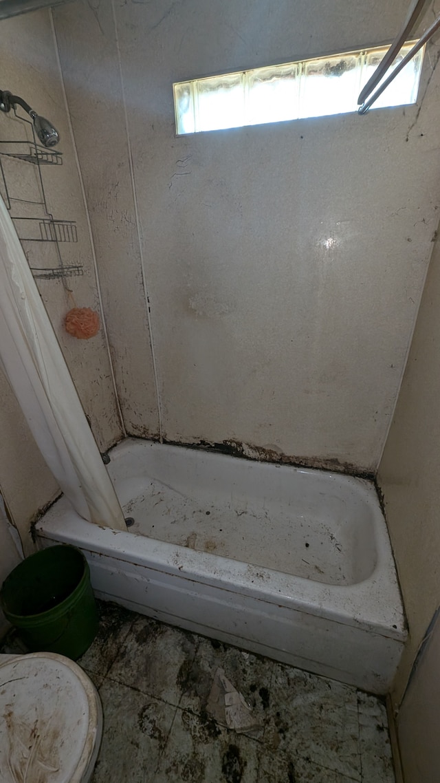 14025 Dacosta St, Detroit, MI 48223 - bathroom featuring toilet and shower / tub combo