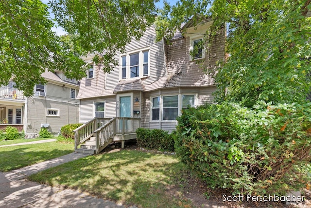 view of front of property with a front yard