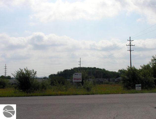 5208 N Royal Dr, Traverse City, MI 49684 - photo 2