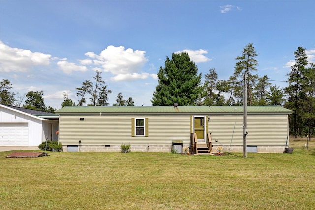 rear view of house featuring a lawn