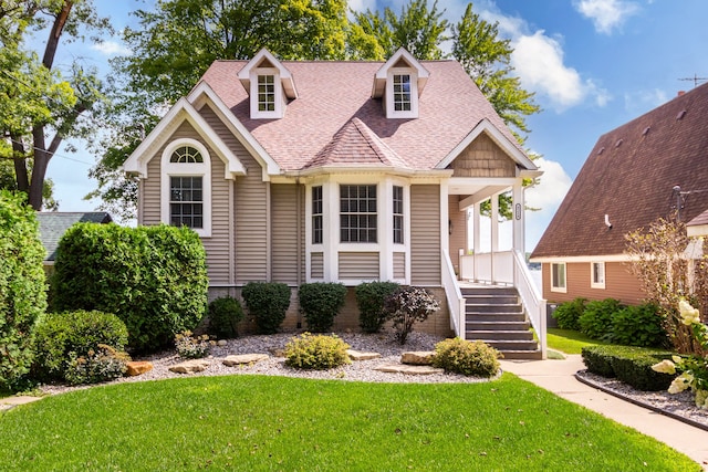 view of front of home featuring a front yard