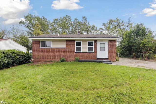 view of front of home with a front lawn