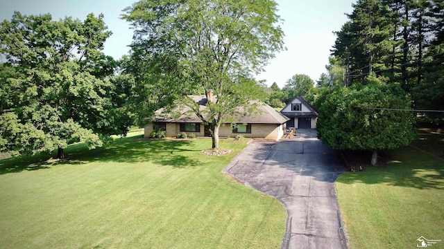 view of front of house featuring a garage and a front yard