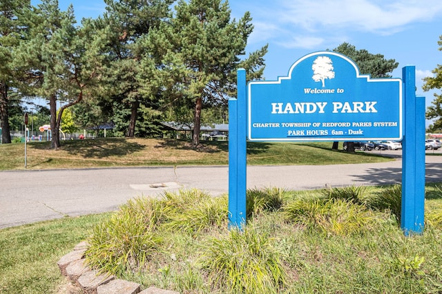 view of community / neighborhood sign