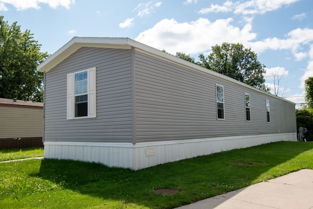 view of side of property featuring a yard