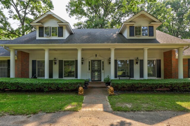 4705 Weiss Rd, Frankenmuth, MI 48734 - view of front of house featuring a porch, a front yard, and brick siding