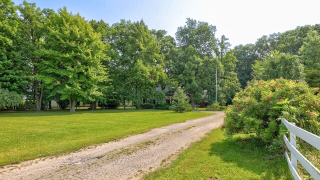 4705 Weiss Rd, Frankenmuth, MI 48734 - view of home's community featuring a lawn