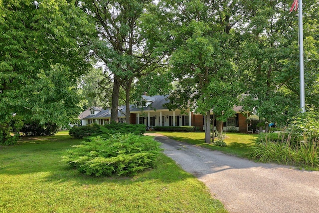 view of front of property with a front yard