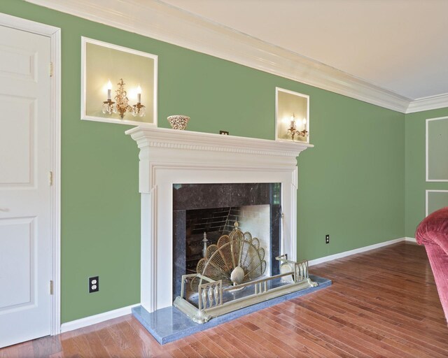 4705 Weiss Rd, Frankenmuth, MI 48734 - detailed view of crown molding, baseboards, wood finished floors, and a fireplace