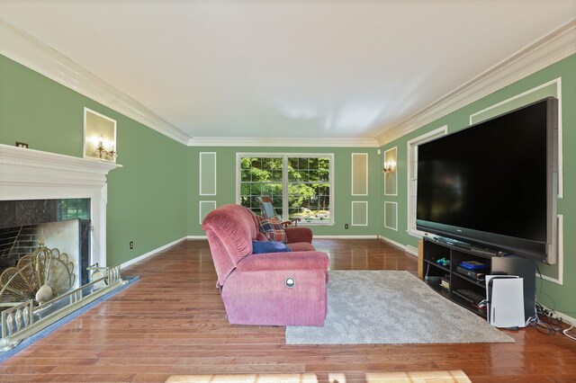 4705 Weiss Rd, Frankenmuth, MI 48734 - living room featuring crown molding, a fireplace with raised hearth, wood finished floors, and baseboards