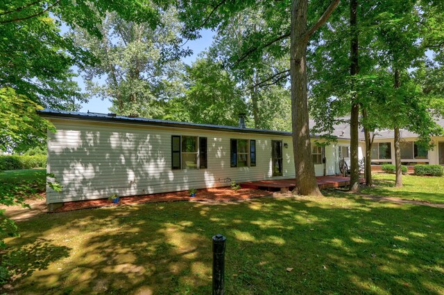 4705 Weiss Rd, Frankenmuth, MI 48734 - single story home with a front yard and a wooden deck