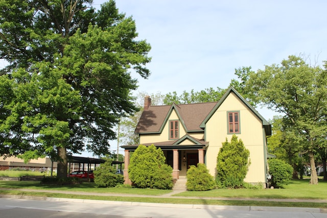 view of front of house featuring a porch and a front lawn