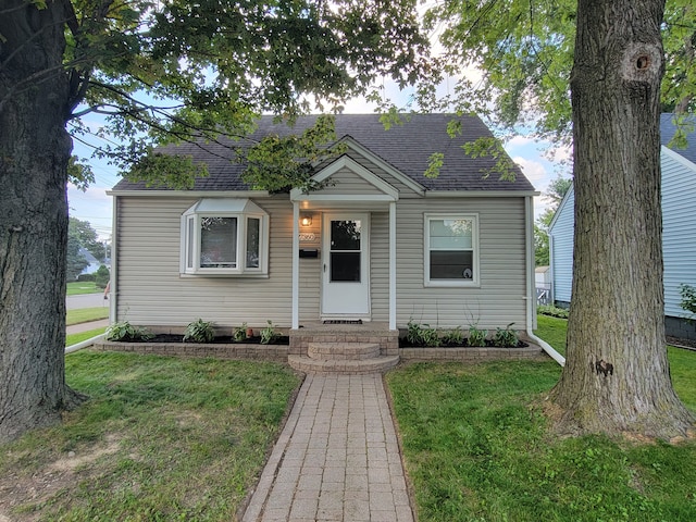 bungalow-style house with a front yard