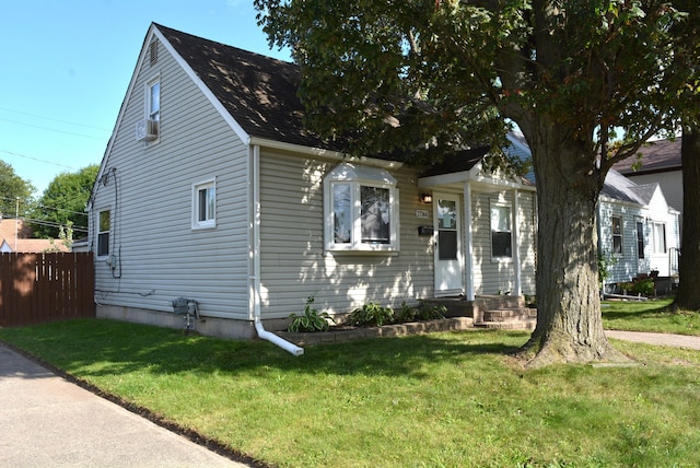 view of front facade with a front yard