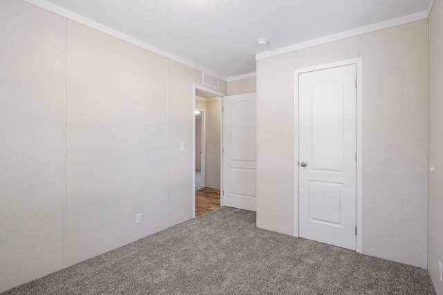 unfurnished bedroom with carpet floors