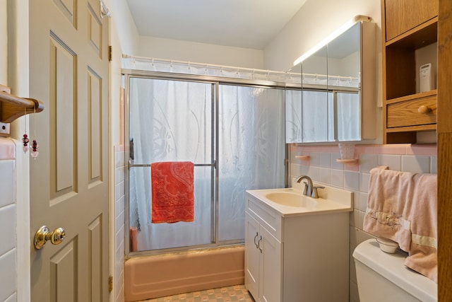 full bathroom featuring vanity, toilet, enclosed tub / shower combo, and tasteful backsplash