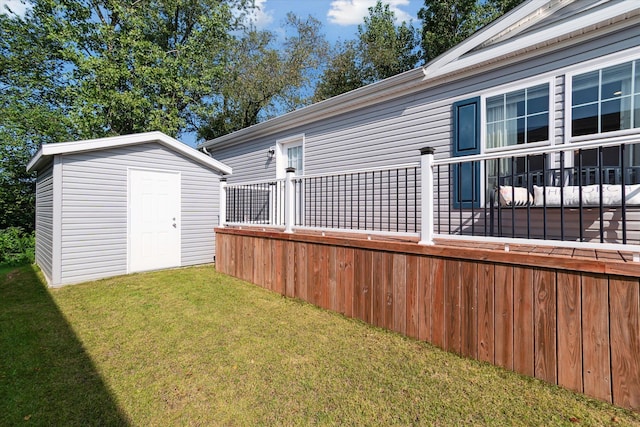 view of yard featuring a storage unit