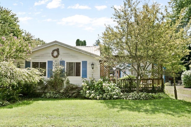 7400 Aspen Rd, Lexington, MI 48450 - view of front facade featuring a front lawn