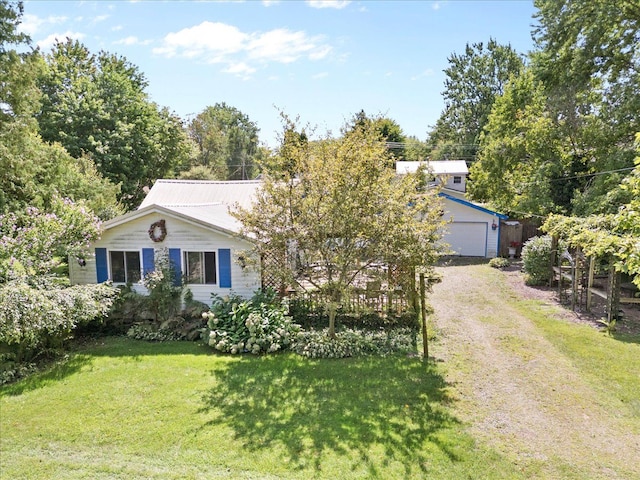 view of front facade featuring a front yard and a garage