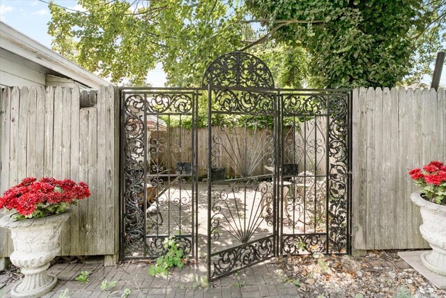 7400 Aspen Rd, Lexington, MI 48450 - view of gate