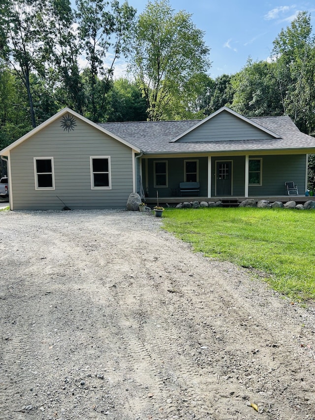 view of front of home featuring a front yard