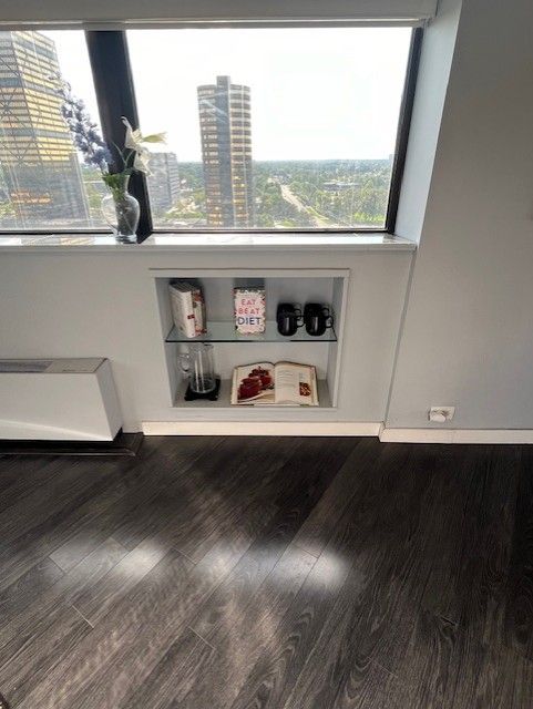 room details featuring hardwood / wood-style flooring