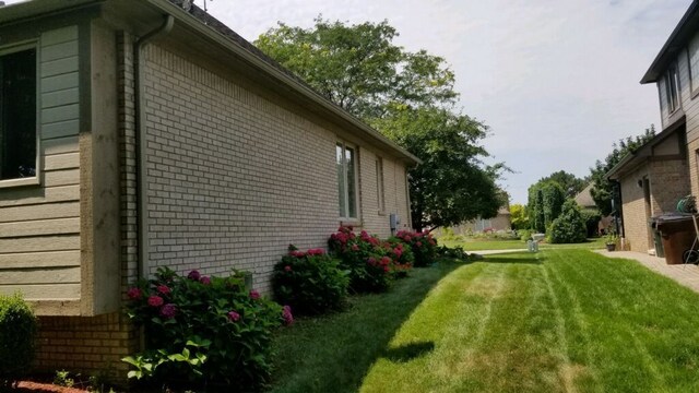 48280 Elmwood Dr, Shelby Twp, MI 48315 - view of grassy yard