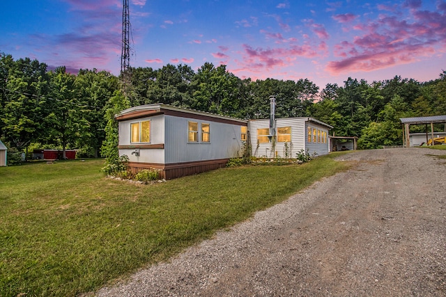 manufactured / mobile home featuring a yard