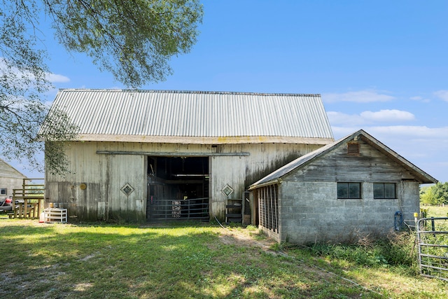 view of outbuilding