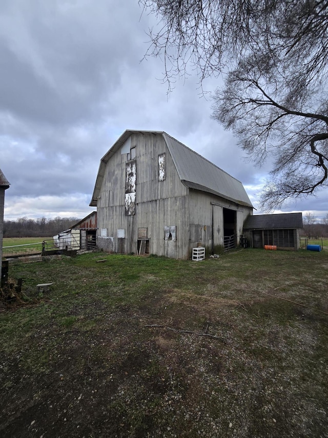 view of side of property featuring an outdoor structure