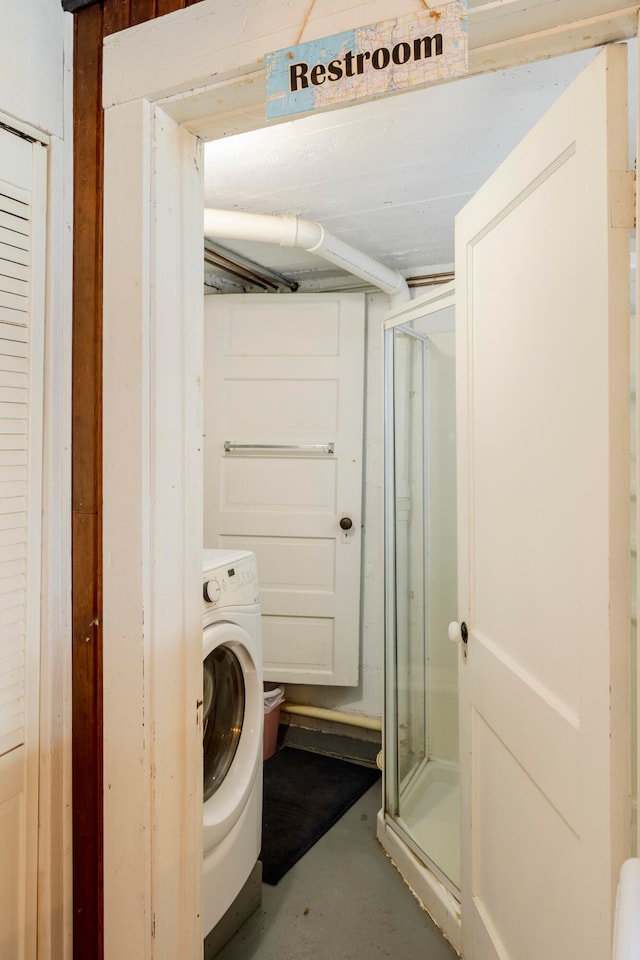 clothes washing area with washer / dryer