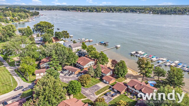 bird's eye view with a water view