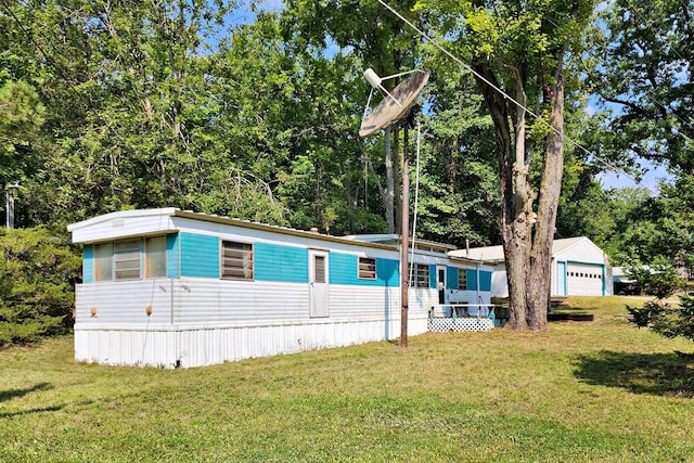 exterior space featuring a lawn