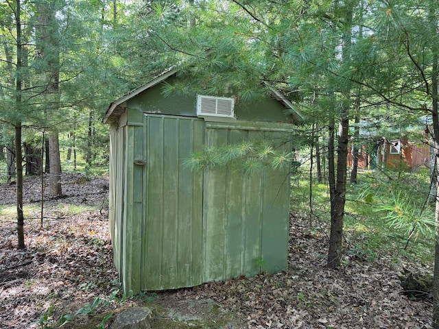 view of outbuilding