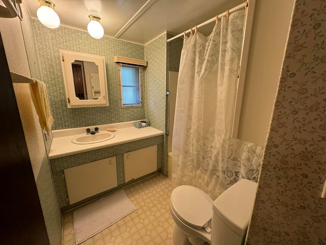 full bathroom with shower / bath combo with shower curtain, vanity, and toilet