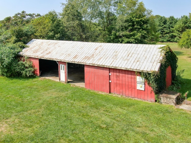 view of outdoor structure with a lawn