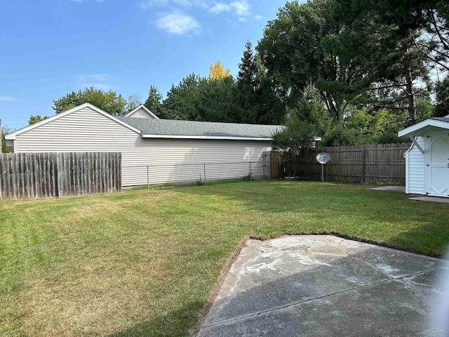 view of yard with a patio area