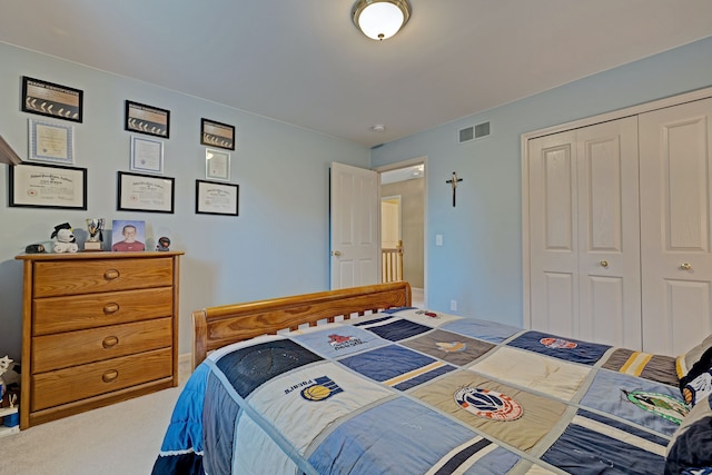 bedroom with carpet flooring and a closet