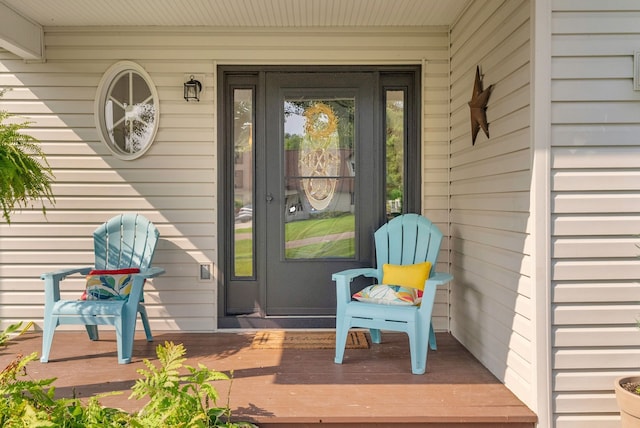 entrance to property featuring covered porch