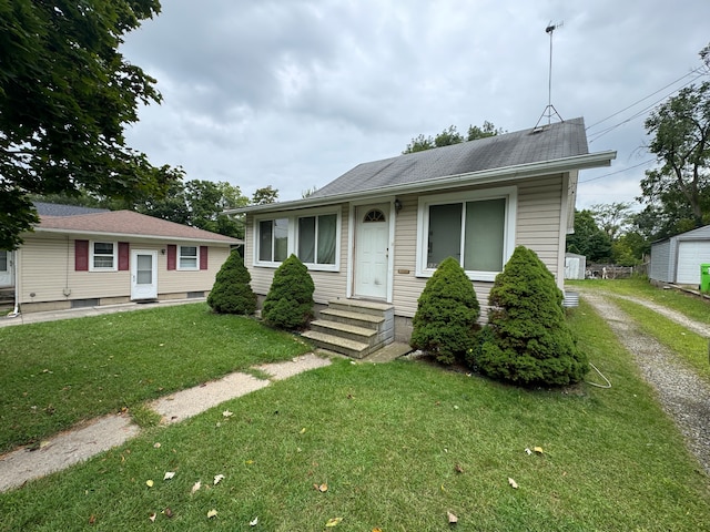 view of front of house featuring a front yard