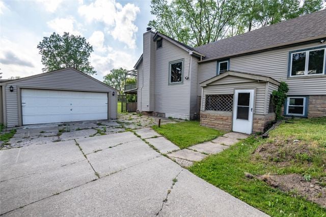 view of front of home with an outbuilding and a garage