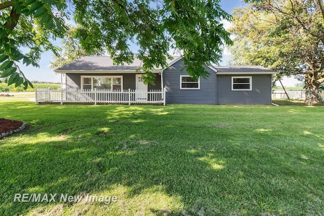 single story home featuring a front yard