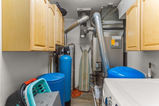 utilities with washer / clothes dryer